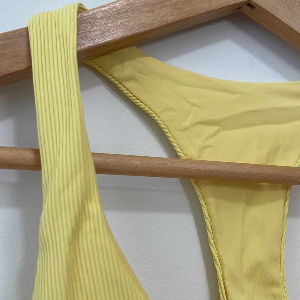 L SPACE  Bikini Top Womens Small Yellow Dax Swimsuit Beachwear New - Picture 7 of 11